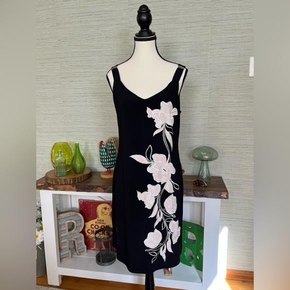 White House Black Market Embroidered Matte Jersey Tank Shift Dress Size Small - Picture 9 of 9